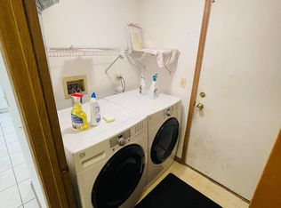 679 Legends Dr, Carol Stream, IL 60188