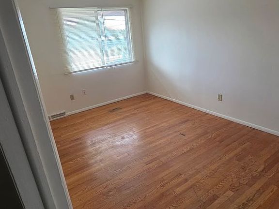 4th image of 5351-5389 S 13th St #1312-1316