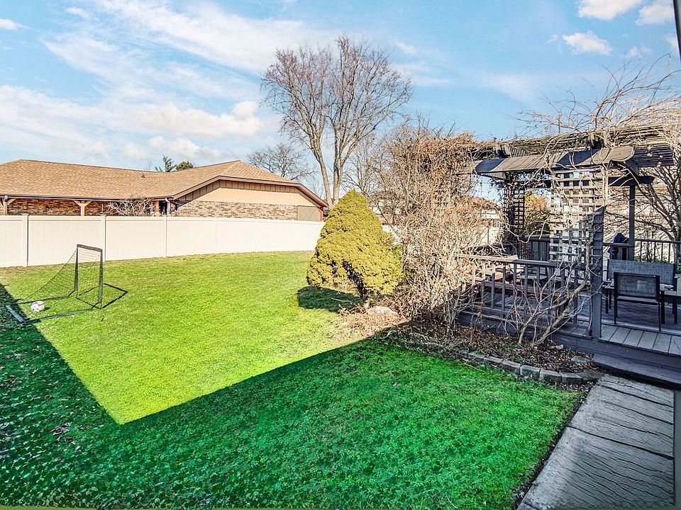 2nd image of 8324 Bromley St
