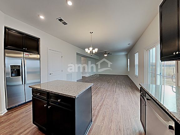 4th image of 5049 Twin River Dr