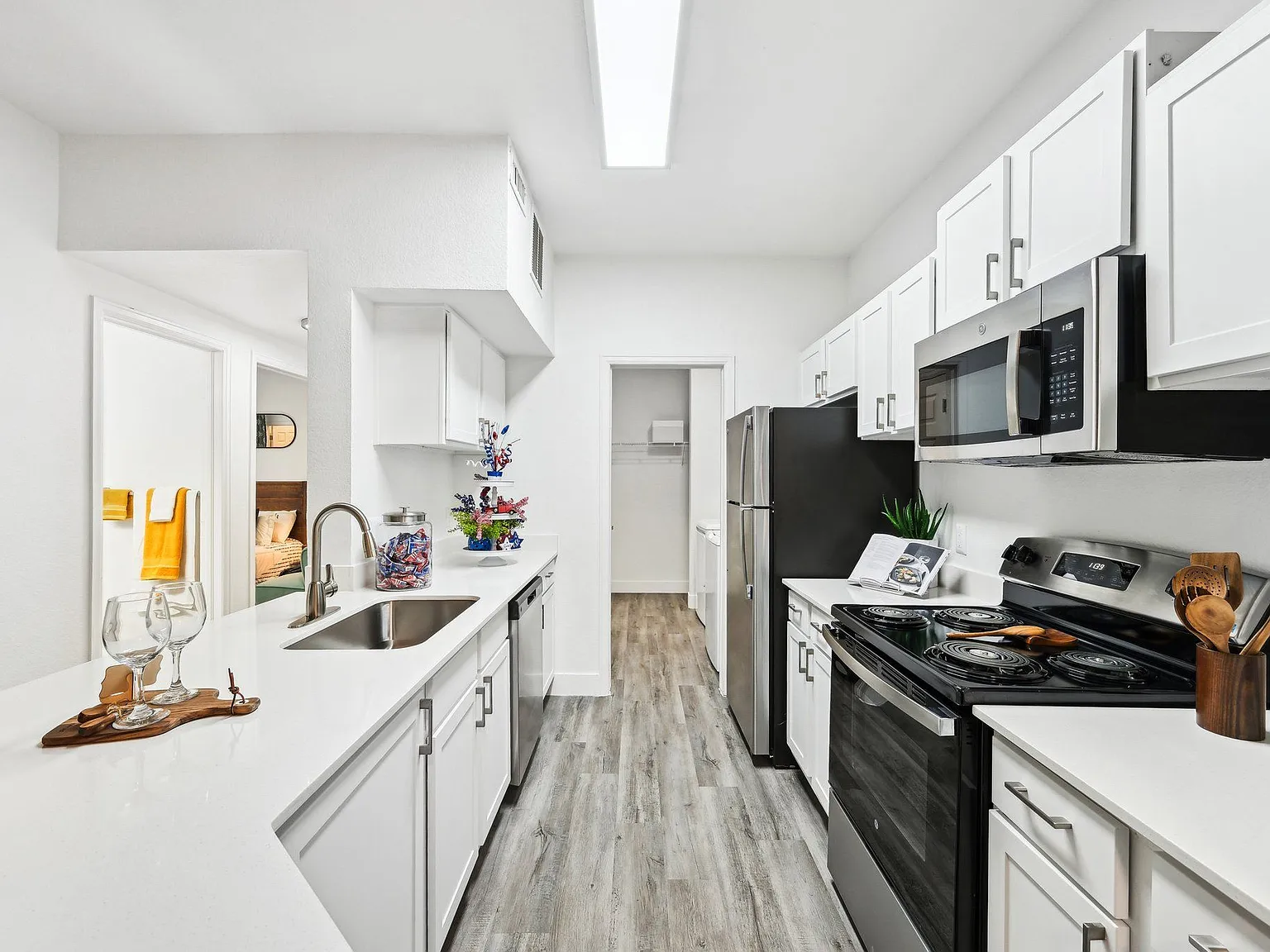 Stone Cliff Apartments — Photo 1