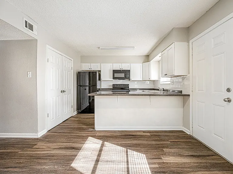 Wilson Crossing Townhomes: Your Spacious, Two-Story Home in Whitehaven, Memphis! — Photo 14