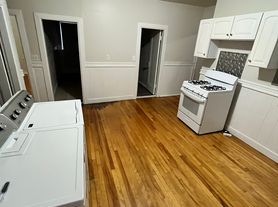 22 Derby St, Worcester, MA