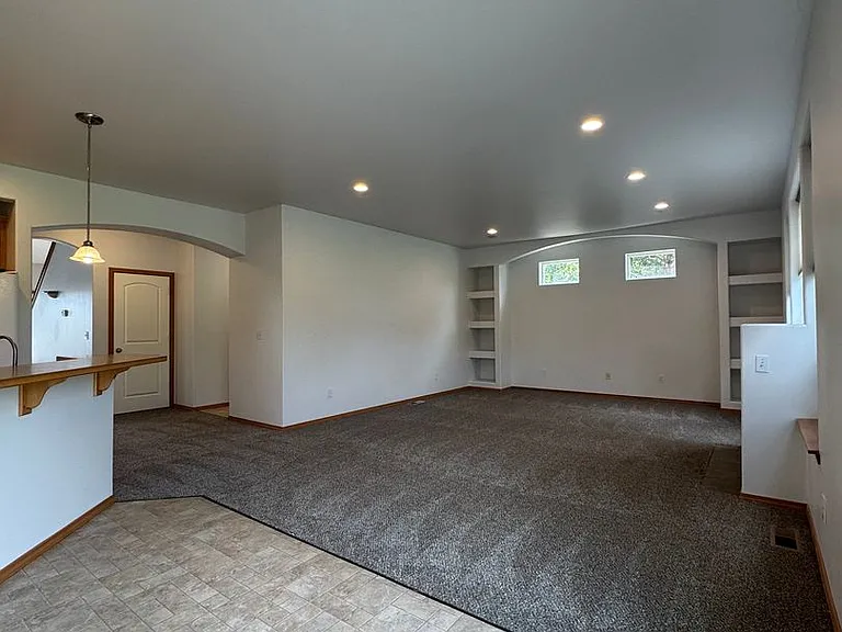 2210 N Clearview Dr — Photo 16