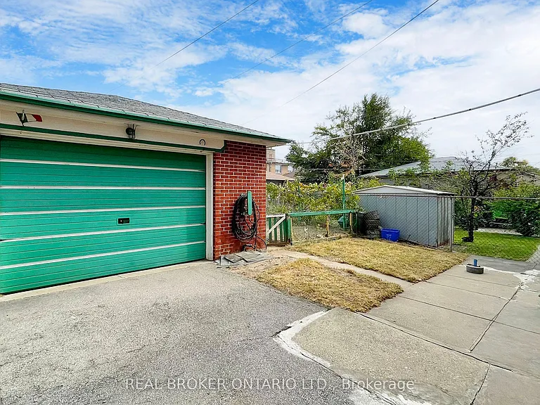 3241 Dufferin St — Photo 36
