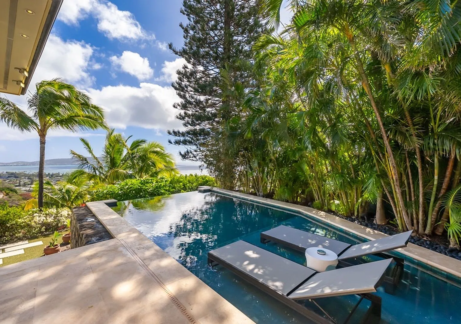 Kahala Hills Estate: Luxe Oceanview Villa w/ Infinity Pool, Gym & Views — Photo 2