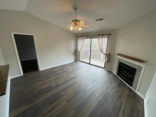 18 Woodland Hills Dr — Photo 2
