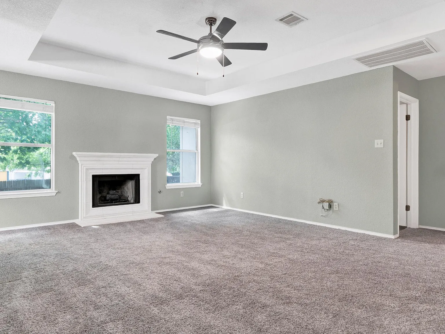 3 bed, 2.0 bath, 1604 sqft, $1,900 — Photo 4