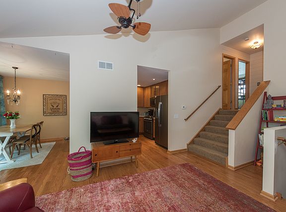 4th image of 1810 Maplewood Ct