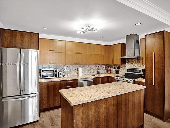5th image of 19370 Collins Ave APT 901