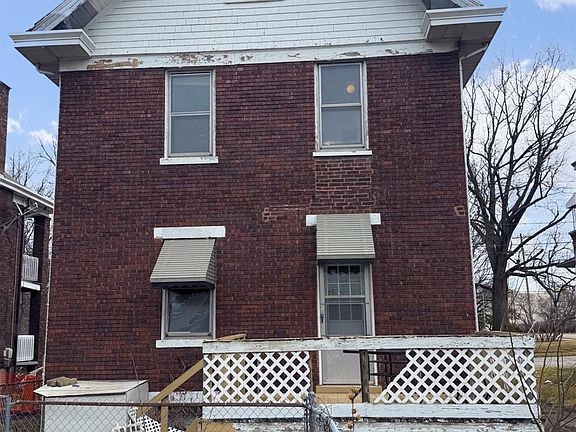 3rd image of 4005 Ivanhoe Ave