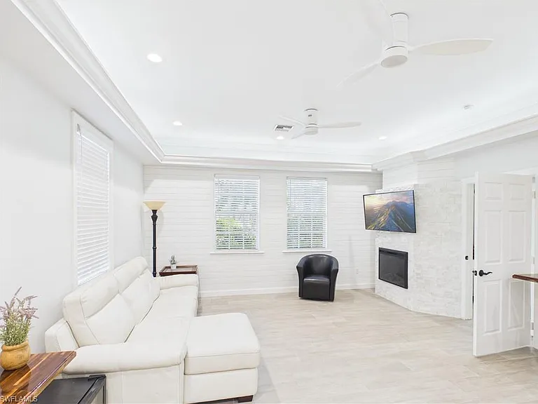 6072 Polly Ave — Photo 5