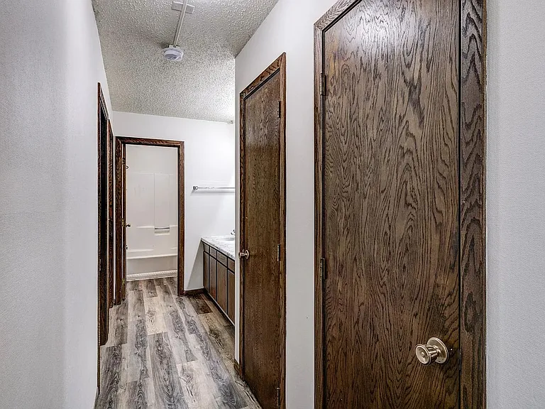 1153 Imperial Cir — Photo 21