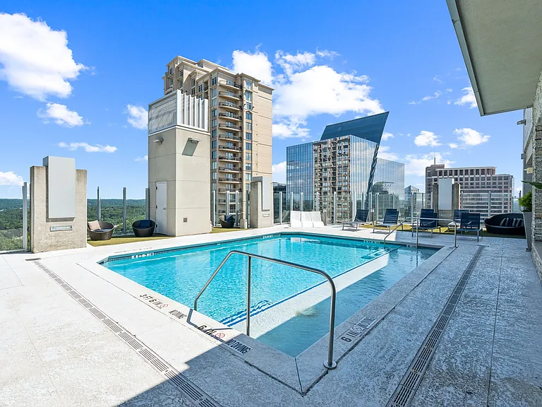 SkyHouse Buckhead — Photo 4