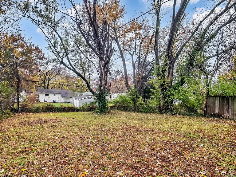 10521 Duke Dr — Photo 24