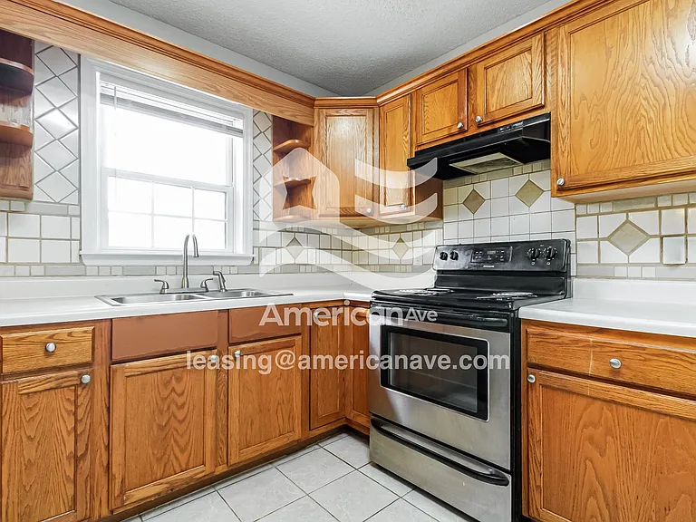 1385_006_kitchen_6.jpg
