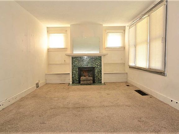 4th image of 600 E Gum St