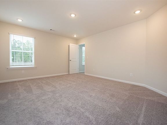 4th image of 1370 Crescent Blvd