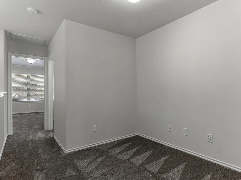 6475 Calgary Woods Ln — Photo 26