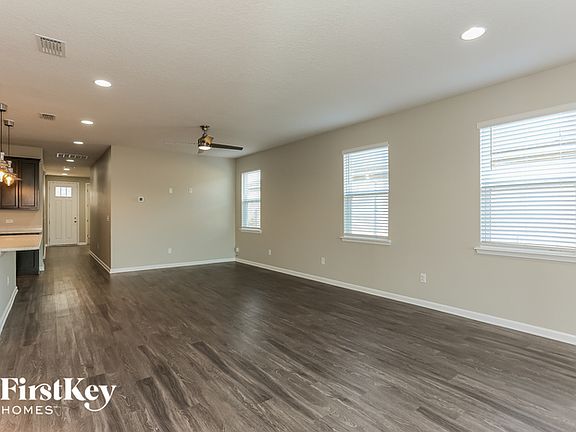 5th image of 2011 Amberly Dr