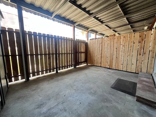 429 W Elk Ave #B — Photo 5