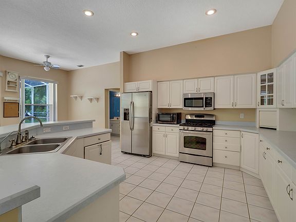 3rd image of 2687 NW Florida Ave