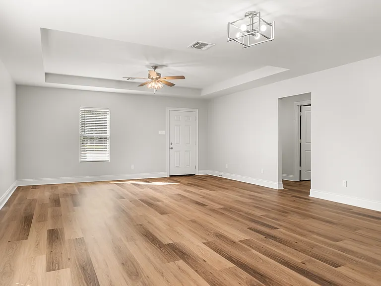 347 Marie St — Photo 16