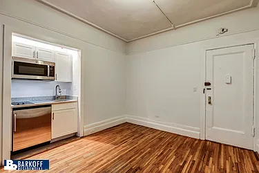 Rented by Barkoff Residential 