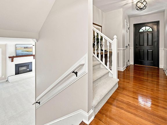 3rd image of 6329 Deerview Dr