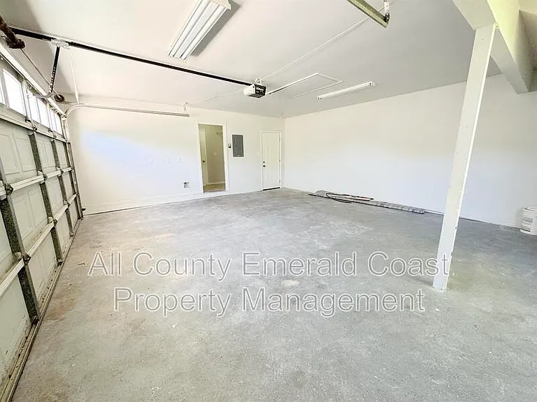 710 Swan Ln — Photo 42