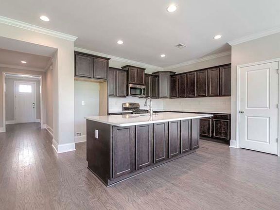 1053 Longwood Bluffs Circle