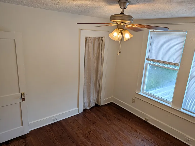 1215 Clarendon St — Photo 13