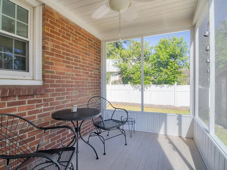 1004 Murphy St — Photo 19