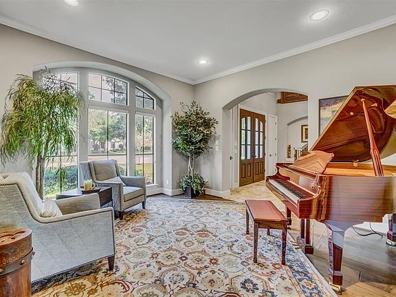 4th image of 604 Park Ln