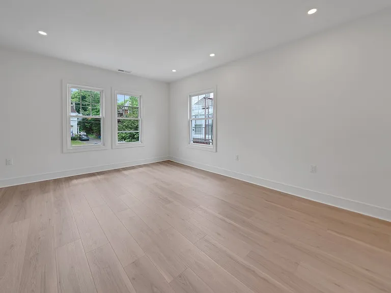 20 Lexington Ave — Photo 6