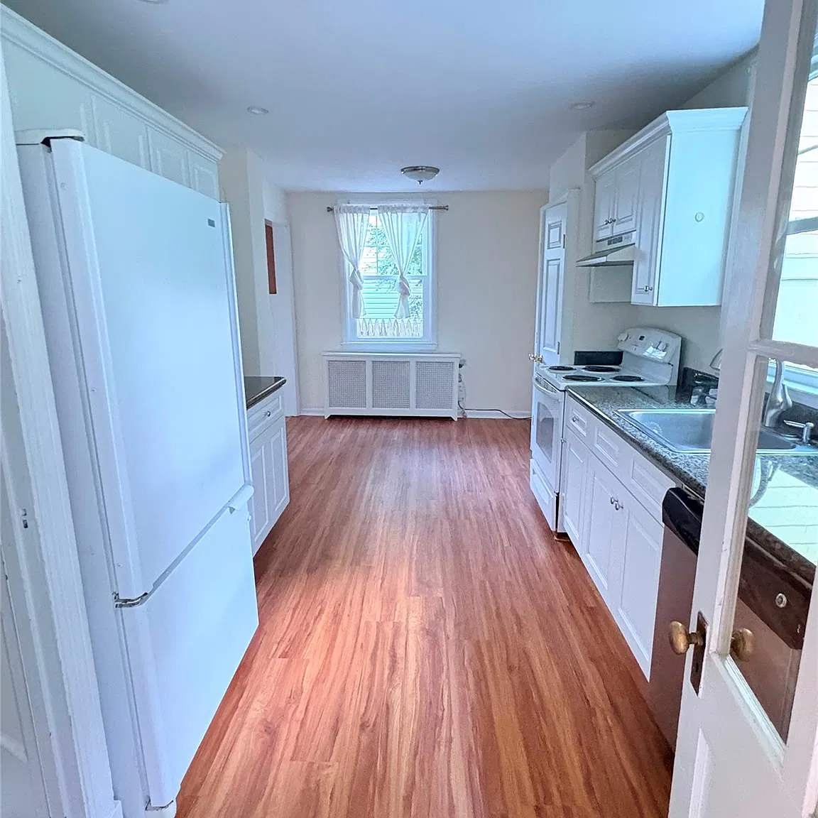 2 bed, 1.5 bath, 1500 sqft, $3,500 — Photo 3