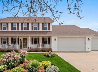 1025 Thoroughbred Ln, De Pere, WI 54115