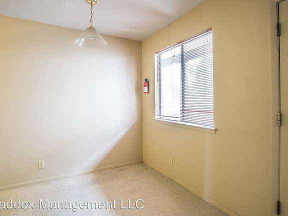 5th image of 402 Cornell Dr SE APT 02