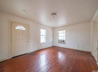 1516 Mexico, Castroville, TX 78009