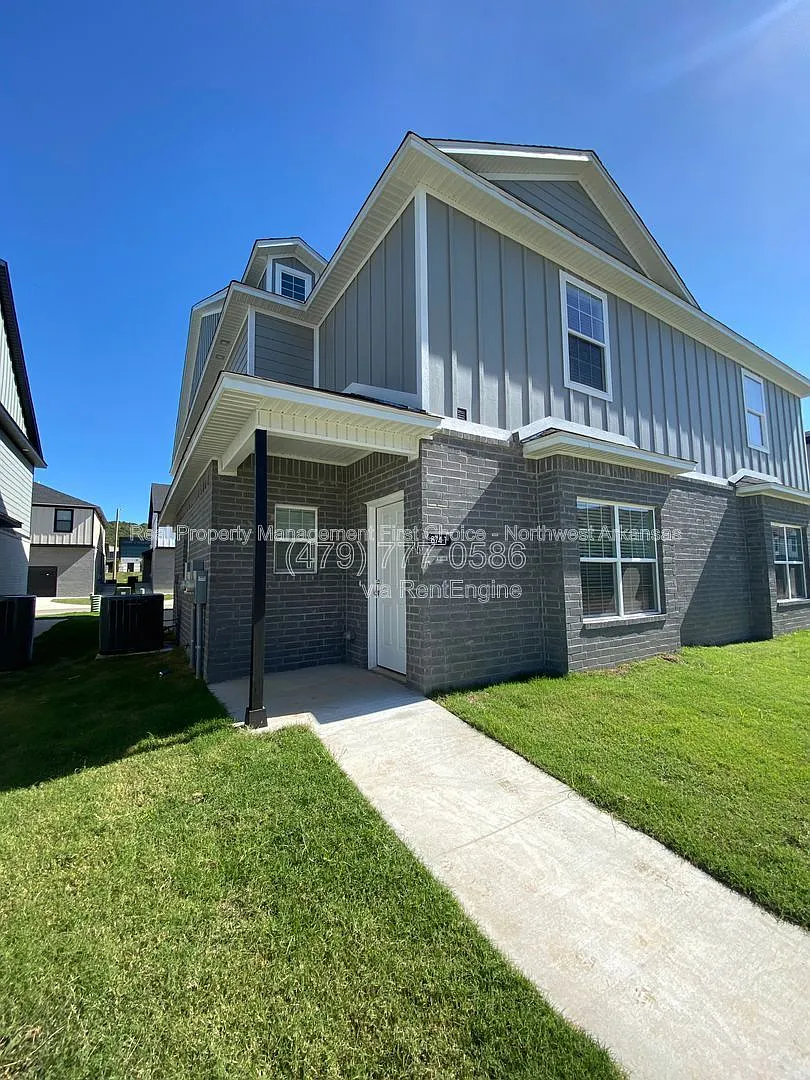 4 bed, 4.5 bath, 1998 sqft, $2,200 — Photo 3
