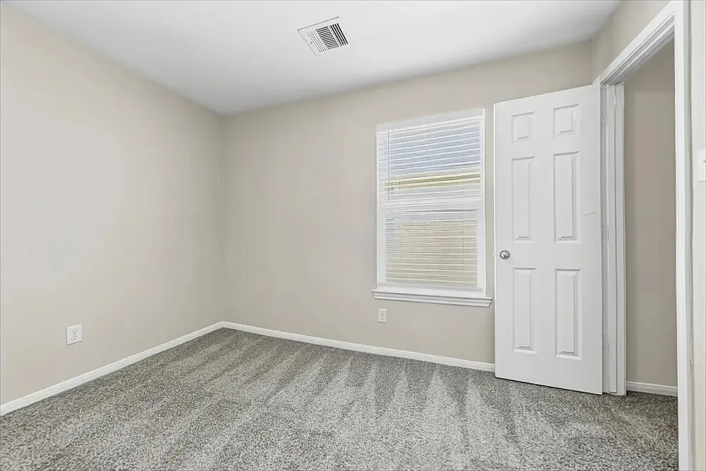 3 bed, 2.5 bath, 1645 sqft, $2,025 — Photo 2