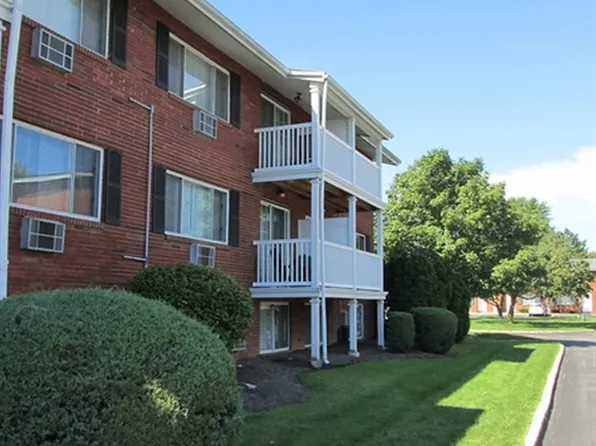 Westbrooke Commons Apartments and Townhomes