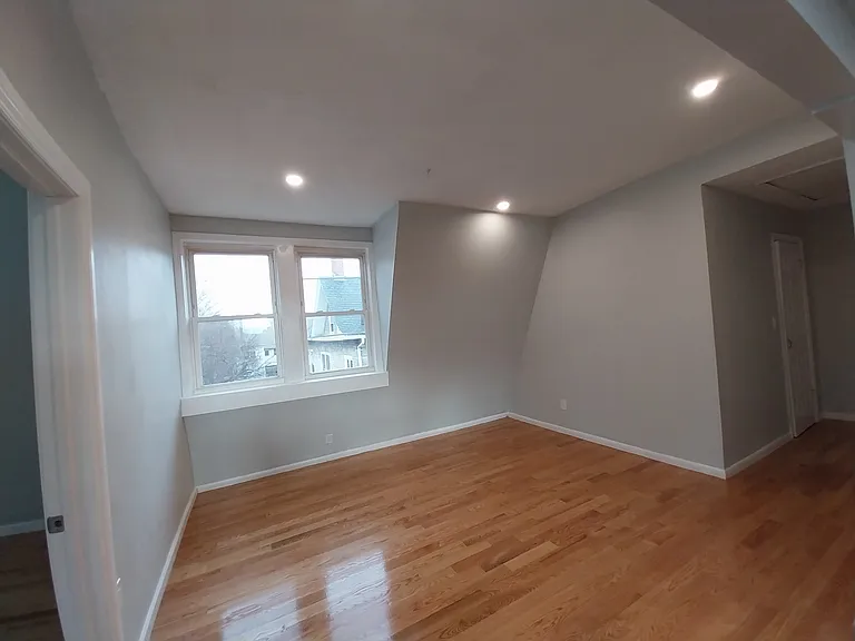 295-297 Beech St #3 — Photo 18
