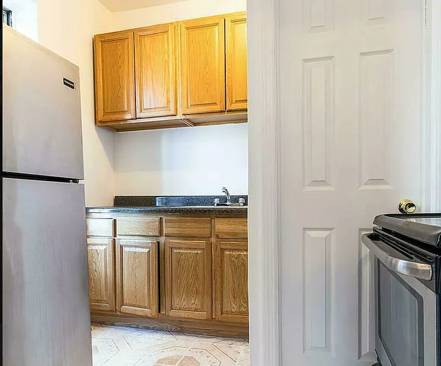 2nd image of 304 W 147th St APT 11