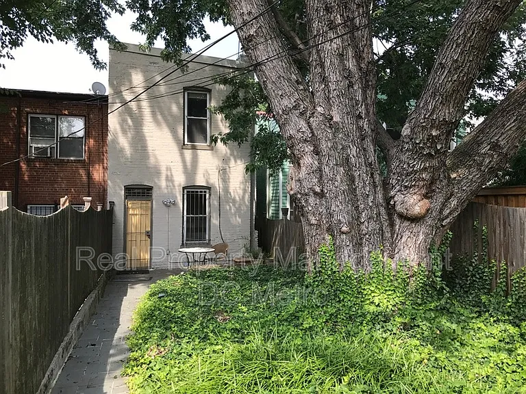 309 9th St NE — Photo 21