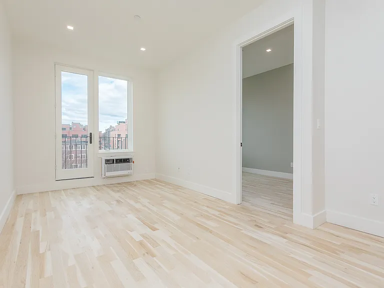 524 Midwood St #4F — Photo 2