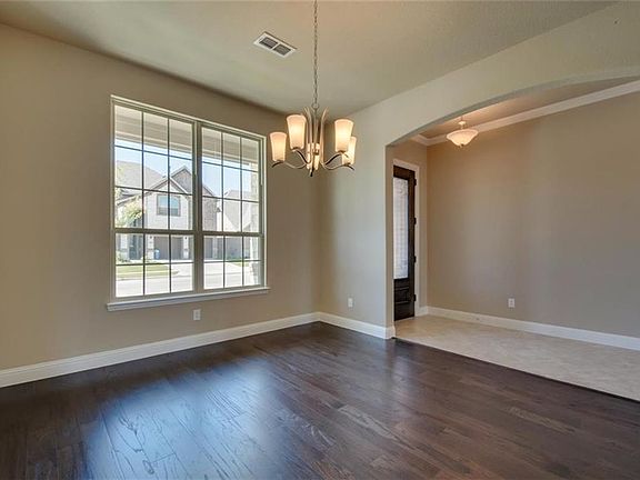 5th image of 6937 Westbury Dr