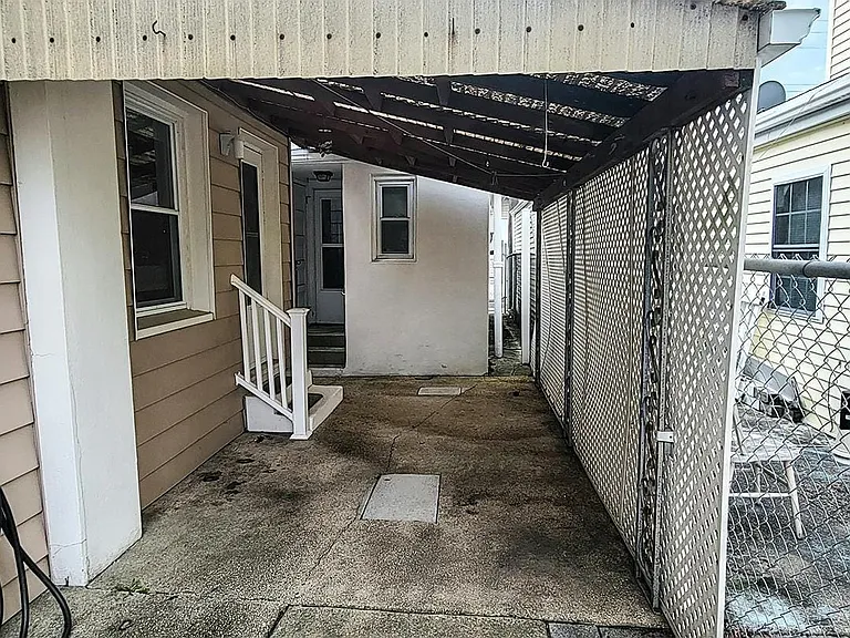 568 N Trenton Ave #A — Photo 2