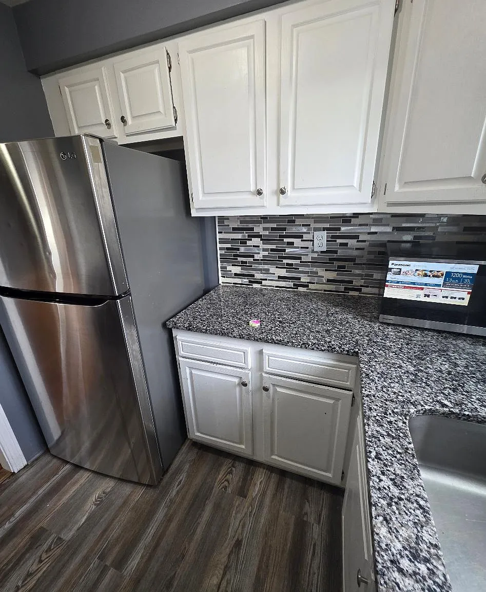 4 bed, 1400 sqft, $2,399 — Photo 3