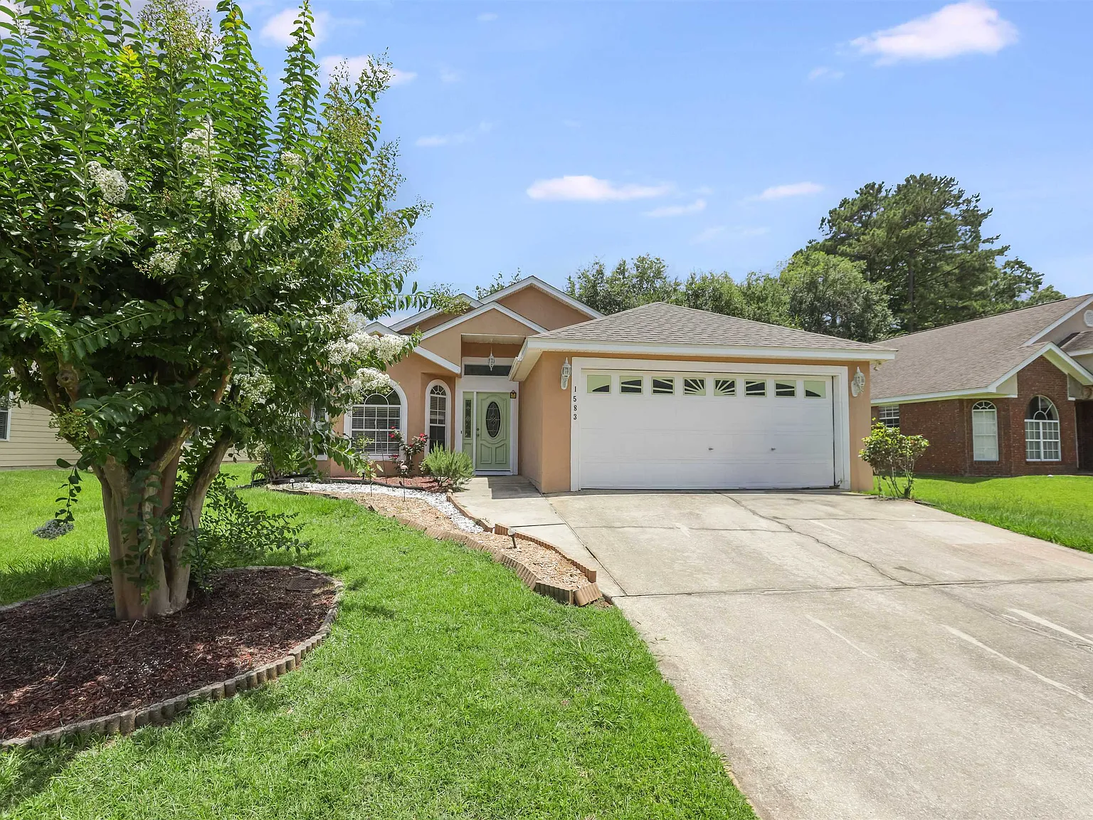 3 bed, 1610 sqft, $2,395 — Photo 3